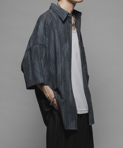 CASPER JOHN（キャスパージョン）の「Tie dye stripe over shirts/タイダイストライプオーバーシャツ（シャツ/ブラウス・メンズ・ホワイト/ブラック/グレイッシュベージュ・X-SMALL/SMALL/MEDIUM/LARGE）」の2枚目の写真