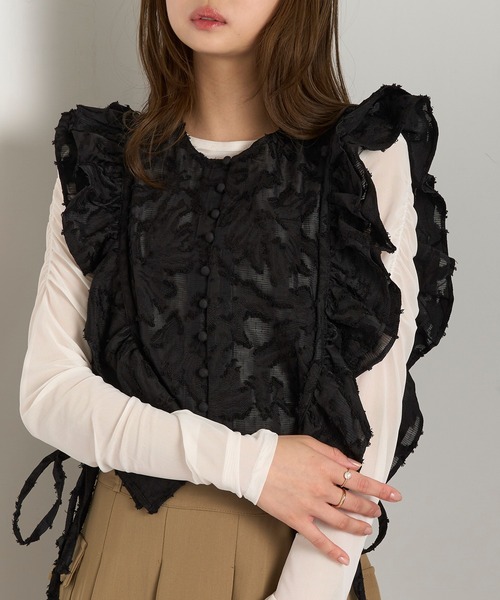 MAGASIN DE MODE Chou Chou(マガジンデモードシュシュ)の「【MAGASIN DE MODE Chou Chou】フリンジジャガードフリルジレ XNN※(ベスト・レディース・アイボリー/ブラック・FREE)」の2枚目の写真