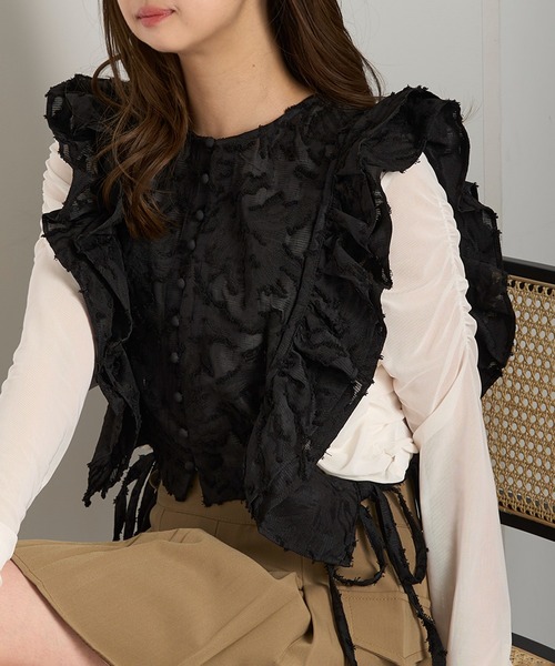 MAGASIN DE MODE Chou Chou(マガジンデモードシュシュ)の「【MAGASIN DE MODE Chou Chou】フリンジジャガードフリルジレ XNN※(ベスト・レディース・アイボリー/ブラック・FREE)」の14枚目の写真