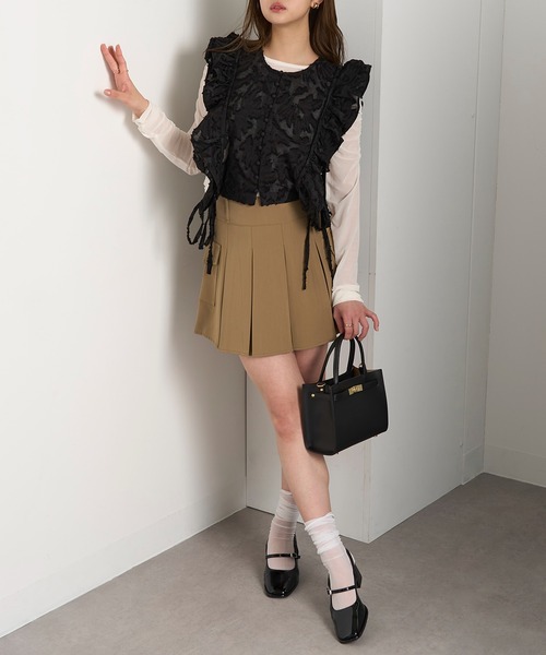 MAGASIN DE MODE Chou Chou(マガジンデモードシュシュ)の「【MAGASIN DE MODE Chou Chou】フリンジジャガードフリルジレ XNN※(ベスト・レディース・アイボリー/ブラック・FREE)」の4枚目の写真