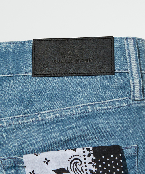 5351 POUR LES HOMMES(ゴーサンゴーイチプールオム)の「【25S/S】プリント テーパード デニム パンツ / オリジナルバンダナ付き(デニムパンツ・メンズ・ライトグレー/グリーン/ライトブルー・44/46/48/50)」の9枚目の写真