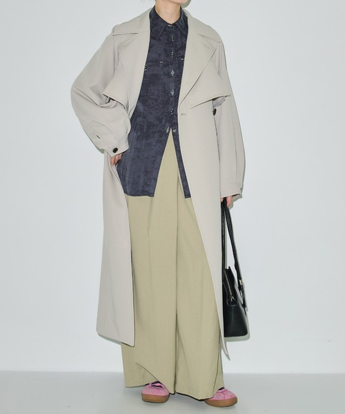 PUBLIC TOKYO（パブリックトウキョウ）の「シックオーバーラップコート（トレンチコート・レディース・アイボリー/ベージュ/ダークグレー・1/2）」の7枚目の写真