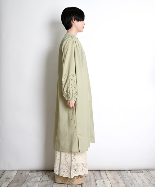 MARAI(マーライ)の「インドコットン シフリー刺繍 コットンワンピース 2WAY(シャツワンピース・レディース・ホワイト/カーキ/チャコール・フリー)」の19枚目の写真