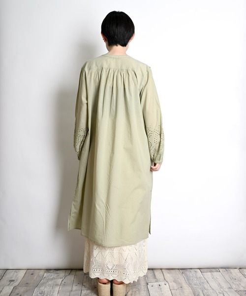 MARAI(マーライ)の「インドコットン シフリー刺繍 コットンワンピース 2WAY(シャツワンピース・レディース・ホワイト/カーキ/チャコール・フリー)」の20枚目の写真