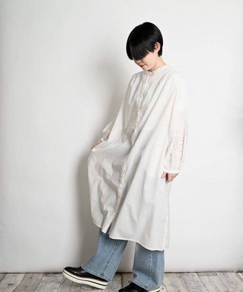 MARAI(マーライ)の「インドコットン シフリー刺繍 コットンワンピース 2WAY(シャツワンピース・レディース・ホワイト/カーキ/チャコール・フリー)」の8枚目の写真