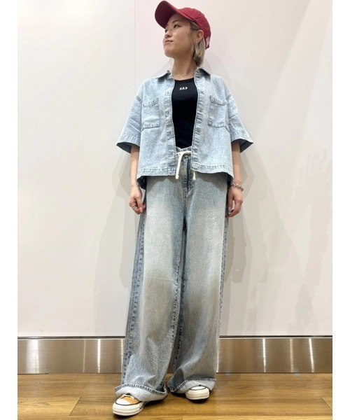 GAP(ギャップ)の「ウルトラソフト クロップド デニムシャツ(シャツ/ブラウス・レディース・ライトインディゴブルー・XXS/S/XS/L/M)」の4枚目の写真