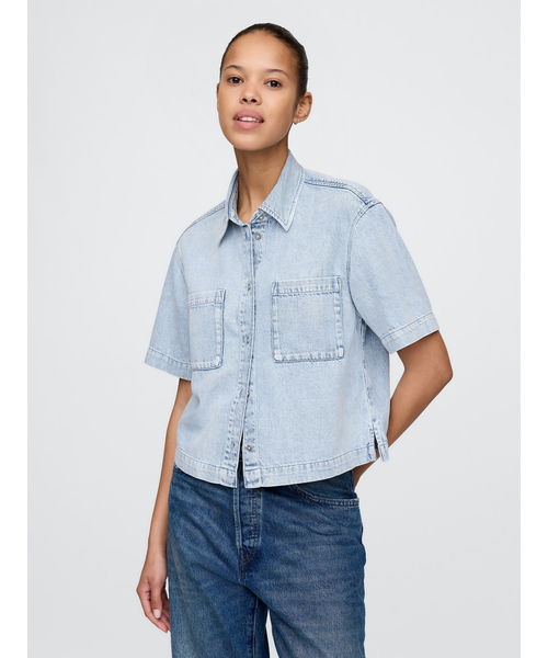 GAP(ギャップ)の「ウルトラソフト クロップド デニムシャツ(シャツ/ブラウス・レディース・ライトインディゴブルー・XXS/S/XS/L/M)」の2枚目の写真