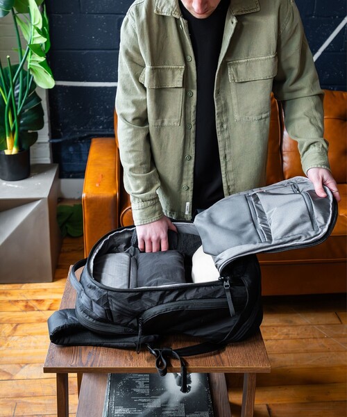 BEAMS(ビームス)の「【MORE VARIATION 開催中】ABLE CARRY / Max EDC X-Pac(バックパック/リュック・メンズ・ブラック・ONE SIZE)」の19枚目の写真