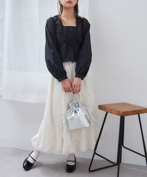 MAGASIN DE MODE Chou Chou(マガジンデモードシュシュ)の「【MAGASIN DE MODE Chou Chou】メタリック巾着2wayショルダー SNBD ※(ショルダーバッグ・レディース・ホワイト/シルバー/グレー・FREE)」の8枚目の写真