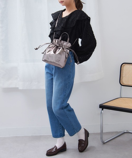 MAGASIN DE MODE Chou Chou(マガジンデモードシュシュ)の「【MAGASIN DE MODE Chou Chou】メタリック巾着2wayショルダー SNBD ※(ショルダーバッグ・レディース・ホワイト/シルバー/グレー・FREE)」の17枚目の写真