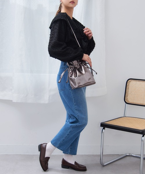 MAGASIN DE MODE Chou Chou(マガジンデモードシュシュ)の「【MAGASIN DE MODE Chou Chou】メタリック巾着2wayショルダー SNBD ※(ショルダーバッグ・レディース・ホワイト/シルバー/グレー・FREE)」の18枚目の写真