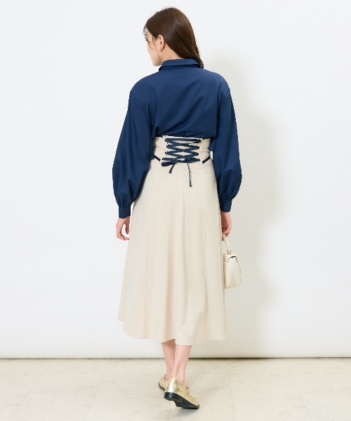 AND COUTURE（アンドクチュール）の「パイピングバックレースアップスカート（スカート・レディース・ブラック/ブルー/ベージュ・MEDIUM/SMALL）」の9枚目の写真