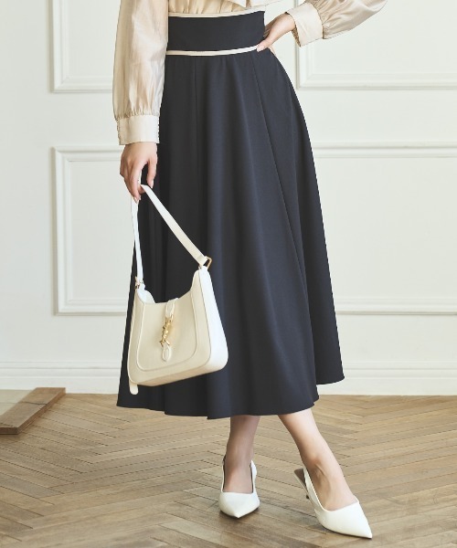 AND COUTURE（アンドクチュール）の「パイピングバックレースアップスカート（スカート・レディース・ブラック/ブルー/ベージュ・MEDIUM/SMALL）」の5枚目の写真