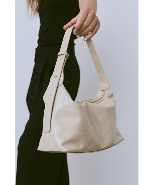 un/neu（アンノイ）の「ソフトフェイクレザーワンハンドルミニバッグ/ ペットボトル収納可能 / ショルダーバッグ / 軽量（ショルダーバッグ・レディース・アイボリー/ブラック/ブラウン・FREE）」の19枚目の写真