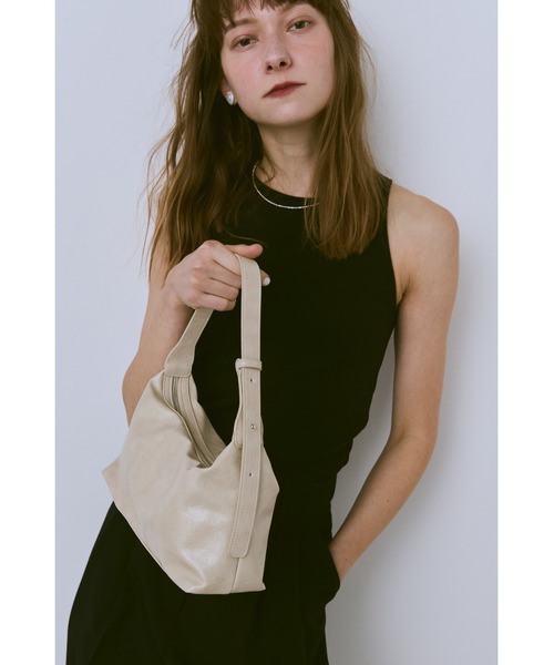 un/neu（アンノイ）の「ソフトフェイクレザーワンハンドルミニバッグ/ ペットボトル収納可能 / ショルダーバッグ / 軽量（ショルダーバッグ・レディース・アイボリー/ブラック/ブラウン・FREE）」の21枚目の写真