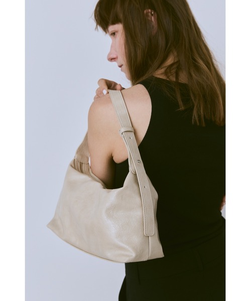 un/neu（アンノイ）の「ソフトフェイクレザーワンハンドルミニバッグ/ ペットボトル収納可能 / ショルダーバッグ / 軽量（ショルダーバッグ・レディース・アイボリー/ブラック/ブラウン・FREE）」の22枚目の写真