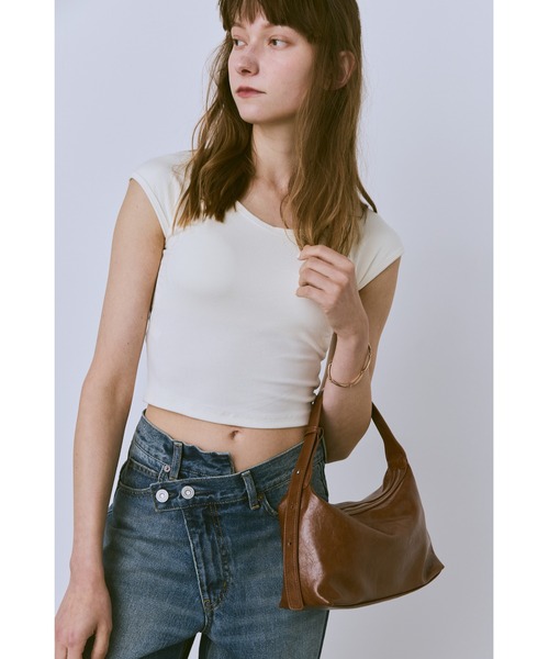 un/neu（アンノイ）の「ソフトフェイクレザーワンハンドルミニバッグ/ ペットボトル収納可能 / ショルダーバッグ / 軽量（ショルダーバッグ・レディース・アイボリー/ブラック/ブラウン・FREE）」の6枚目の写真