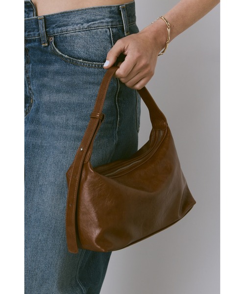 un/neu（アンノイ）の「ソフトフェイクレザーワンハンドルミニバッグ/ ペットボトル収納可能 / ショルダーバッグ / 軽量（ショルダーバッグ・レディース・アイボリー/ブラック/ブラウン・FREE）」の5枚目の写真