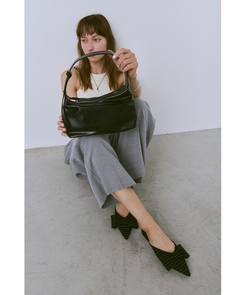 un/neu（アンノイ）の「ソフトフェイクレザーワンハンドルミニバッグ/ ペットボトル収納可能 / ショルダーバッグ / 軽量（ショルダーバッグ・レディース・アイボリー/ブラック/ブラウン・FREE）」の18枚目の写真