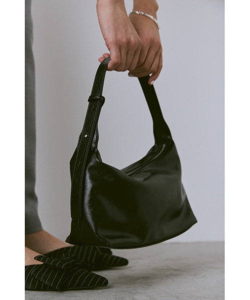 un/neu（アンノイ）の「ソフトフェイクレザーワンハンドルミニバッグ/ ペットボトル収納可能 / ショルダーバッグ / 軽量（ショルダーバッグ・レディース・アイボリー/ブラック/ブラウン・FREE）」の14枚目の写真