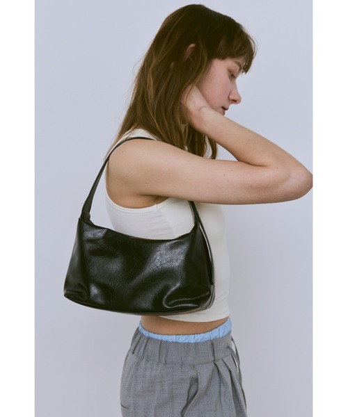 un/neu（アンノイ）の「ソフトフェイクレザーワンハンドルミニバッグ/ ペットボトル収納可能 / ショルダーバッグ / 軽量（ショルダーバッグ・レディース・アイボリー/ブラック/ブラウン・FREE）」の15枚目の写真