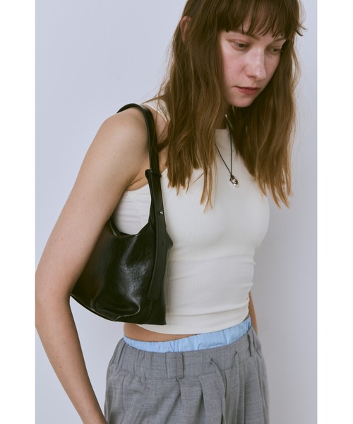 un/neu（アンノイ）の「ソフトフェイクレザーワンハンドルミニバッグ/ ペットボトル収納可能 / ショルダーバッグ / 軽量（ショルダーバッグ・レディース・アイボリー/ブラック/ブラウン・FREE）」の17枚目の写真