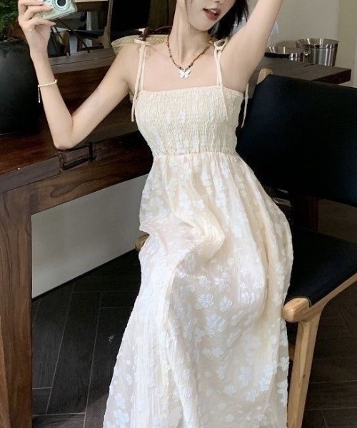 gossip！ロサンゼルス（ゴシップロサンゼルス）の「リボンフェミニンロングキャミワンピース（ワンピース・レディース・オフホワイト・S/M）」の4枚目の写真