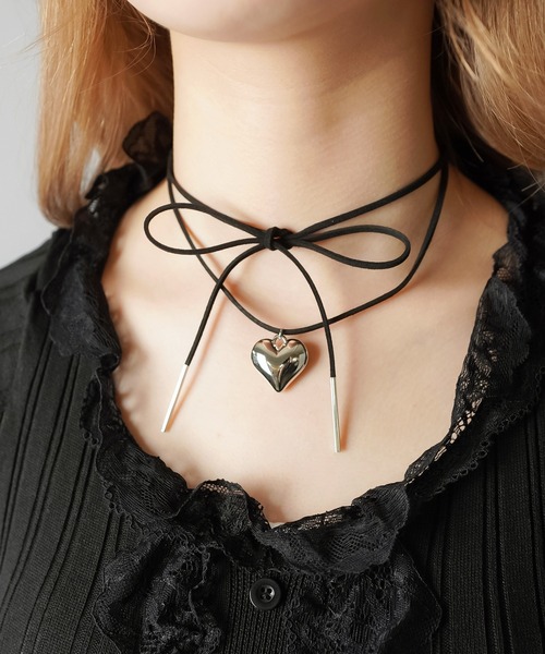 SPINNS（スピンズ）の「スエードチョーカー/ハート（チョーカー・レディース・ブラック・ONESIZE）」の5枚目の写真