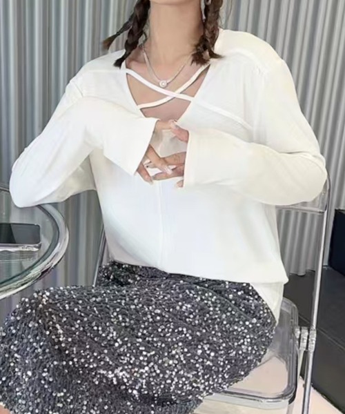 aimoha(アイモハ)の「クロスデザインVネック長袖トップス(Tシャツ/カットソー・レディース・ブラック/ホワイト・FREE)」の5枚目の写真