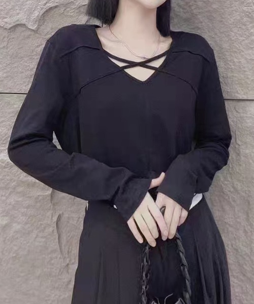 aimoha(アイモハ)の「クロスデザインVネック長袖トップス(Tシャツ/カットソー・レディース・ブラック/ホワイト・FREE)」の7枚目の写真
