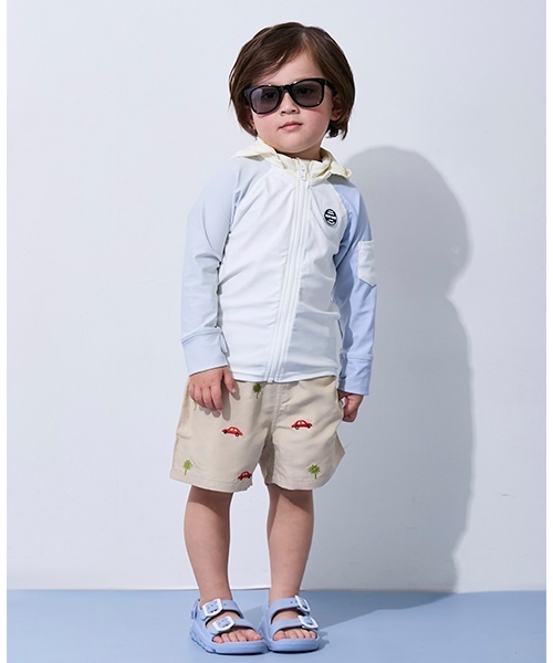 petit main（プティマイン）の「ウェリントン風ファッショングラス（サングラス・キッズ・カラフル/ブラック・F）」の3枚目の写真