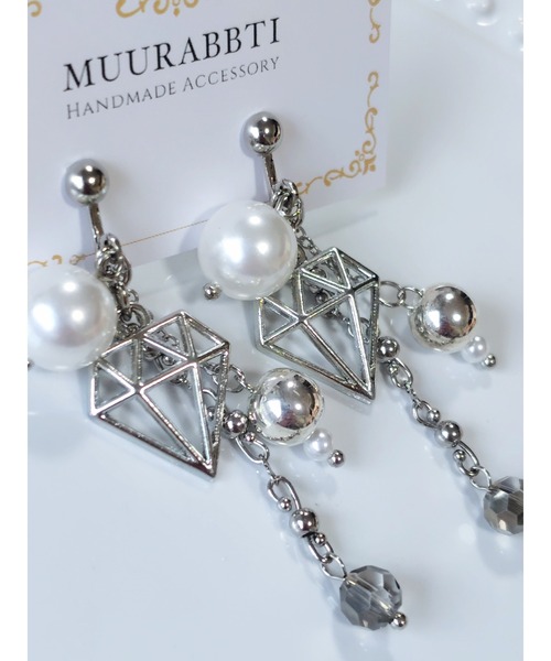 tone(トーン)の「【MUURABBTI】パールとダイヤモンドマークイヤリング(MA)(イヤリング・レディース・シルバー・FREE)」の3枚目の写真
