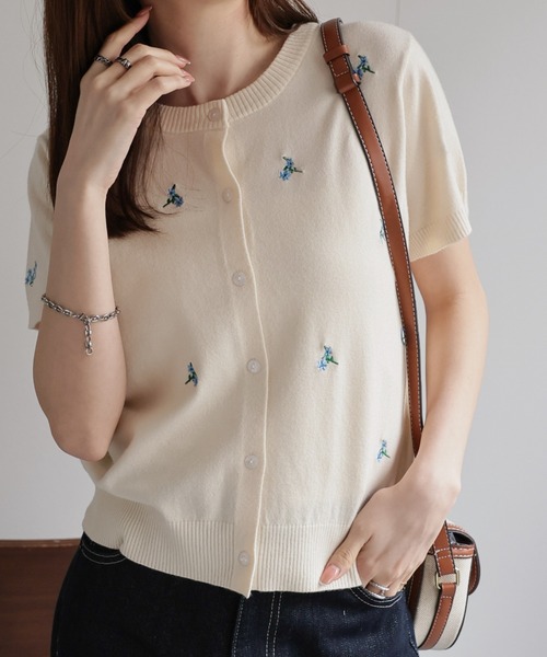 sakishimatokyo（サキシマトーキョー）の「フラワー刺しゅう ハーフスリーブカーディガン/花柄（カーディガン/ボレロ・レディース・グレー/グレイッシュベージュ/アイボリー/ネイビー・FREE）」の5枚目の写真