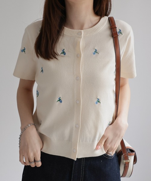 sakishimatokyo（サキシマトーキョー）の「フラワー刺しゅう ハーフスリーブカーディガン/花柄（カーディガン/ボレロ・レディース・グレー/グレイッシュベージュ/アイボリー/ネイビー・FREE）」の7枚目の写真