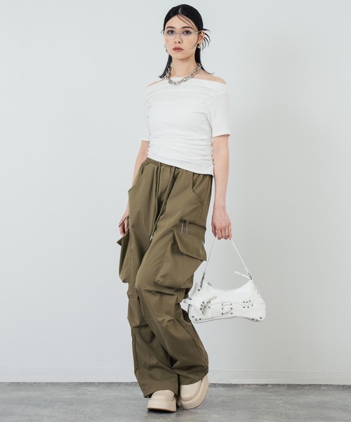 ANAP（アナップ）の「ドレープネック アシンメトリー オフショル トップス（Tシャツ/カットソー・レディース・グレー/ブラック/ホワイト・FREE）」の22枚目の写真