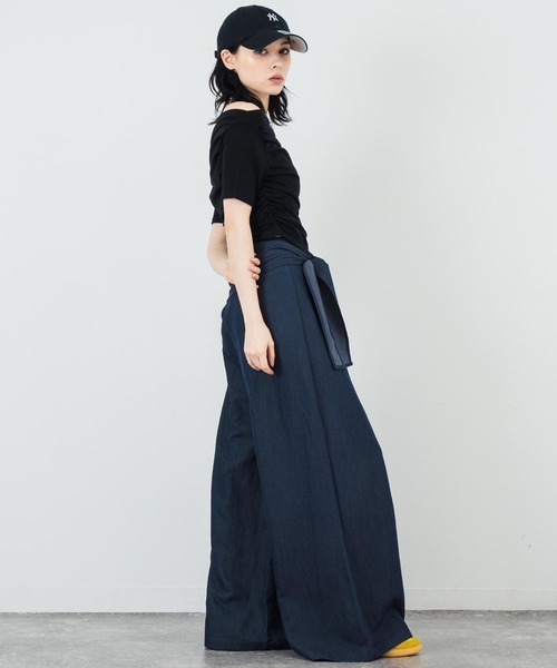 ANAP（アナップ）の「ドレープネック アシンメトリー オフショル トップス（Tシャツ/カットソー・レディース・グレー/ブラック/ホワイト・FREE）」の16枚目の写真