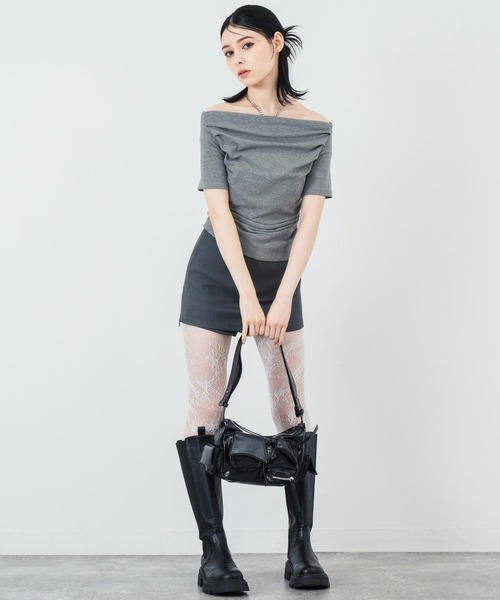 ANAP（アナップ）の「ドレープネック アシンメトリー オフショル トップス（Tシャツ/カットソー・レディース・グレー/ブラック/ホワイト・FREE）」の9枚目の写真