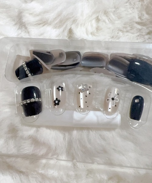 shoppinggo（ショッピングゴー）の「ネイルチップ ショート キラキラ（ネイルシール/ネイルチップ・レディース・ブラック×ベージュ・FREE）」の2枚目の写真