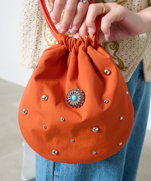 CIAOPANIC TYPY（チャオパニックティピー）の「スタッズ付き巾着BAG（ハンドバッグ・レディース・オレンジ/ブラック/カーキ・ONE SIZE）」の7枚目の写真