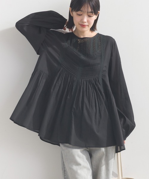 OMNES（オムネス）の「コットンボイルレース切り替えプルオーバーブラウス（シャツ/ブラウス・レディース・ベージュ/ホワイト/ブルー/ブラック・FREE）」の2枚目の写真