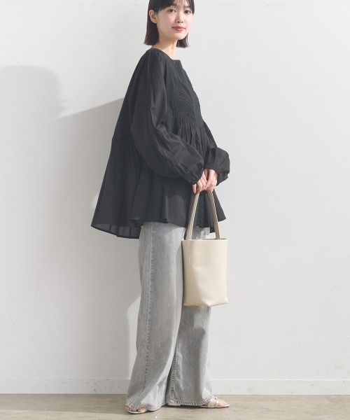 OMNES（オムネス）の「コットンボイルレース切り替えプルオーバーブラウス（シャツ/ブラウス・レディース・ベージュ/ホワイト/ブルー/ブラック・FREE）」の10枚目の写真