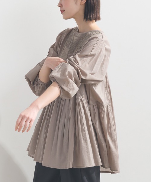 OMNES（オムネス）の「コットンボイルレース切り替えプルオーバーブラウス（シャツ/ブラウス・レディース・ベージュ/ホワイト/ブルー/ブラック・FREE）」の15枚目の写真