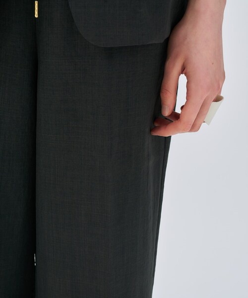 cloenc（クロエンス）の「【セットアップ／手洗い可】ドライタッチイージーワイドパンツ（その他パンツ・レディース・ダークブラウン/スミクロ/グレー・02/03/01）」の8枚目の写真