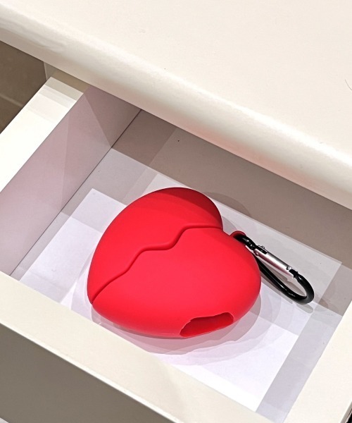 Fun & Daily（ファンアンドデイリー）の「Silicon Heart AirPods4 Case / エアポッズ４（ヘッドフォン/イヤホン・レディース・レッド・FREE）」の4枚目の写真