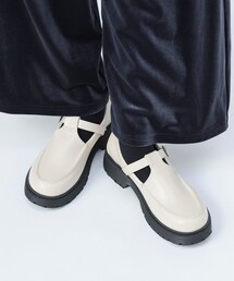 Tストラップシューズ」に該当するホワイト/白色系のファッション