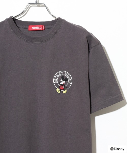 Disney(ディズニー)の「ATELANE ANTIBAL Disney ミッキーマウス ワンポイント刺繍ベーシックサイズTEE(Tシャツ/カットソー・メンズ・ピンク/ベージュ/ネイビー/ホワイト系1/ホワイト系2/ホワイト系3/グレー/ブラック・L/M/XL)」の5枚目の写真