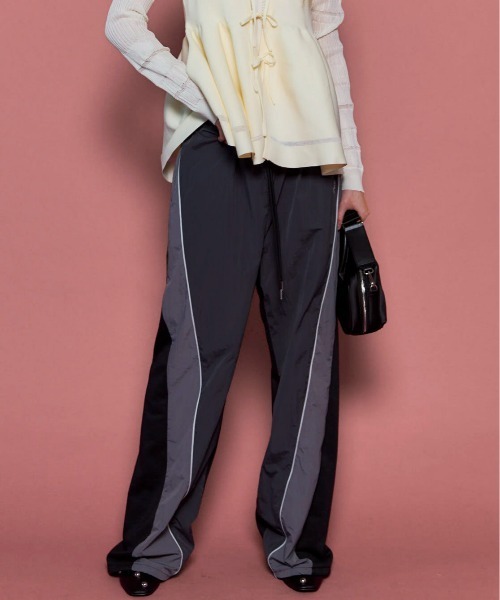 MAISON SPECIAL（メゾンスペシャル）の「Nylon Docking Jersey Pants/ナイロンドッキングジャージパンツ（スウェットパンツ・レディース・レッド/アイボリー/ブラック・38/36）」の3枚目の写真