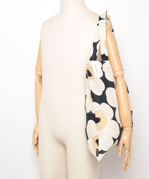 marimekko（マリメッコ）の「Pieni Unikko / tote bag  44x43 cm（トートバッグ・レディース・ホワイト×ネイビー・FREE）」の9枚目の写真