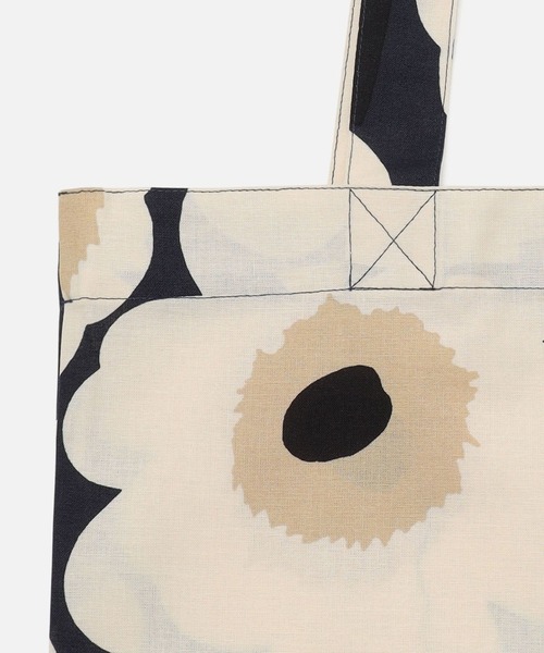 marimekko（マリメッコ）の「Pieni Unikko / tote bag  44x43 cm（トートバッグ・レディース・ホワイト×ネイビー・FREE）」の4枚目の写真
