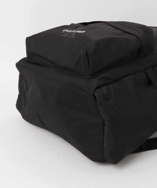 Calvin Klein（カルバン・クライン）の「ボールド ロゴ ラウンドバックパック（バックパック/リュック・メンズ・ブラック・FREE）」の6枚目の写真